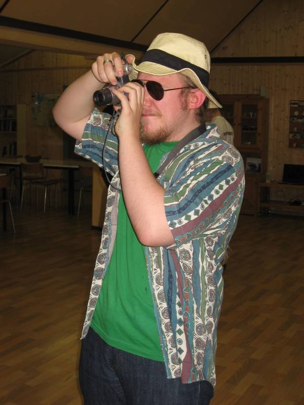Caught the Paparazzo in the act