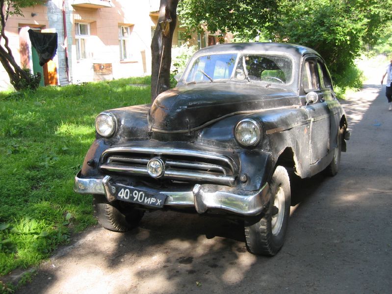 Listvjanka - Old Car