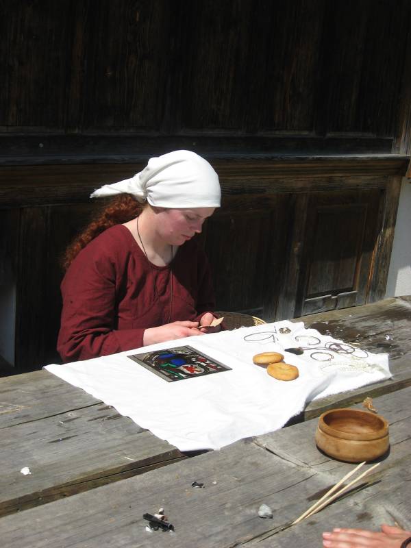 The maid selling small items