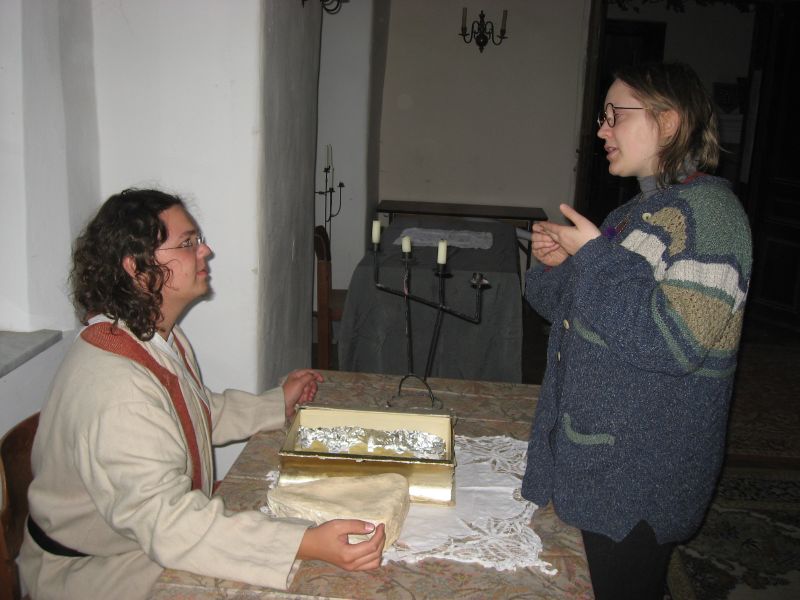 Priest of Almrupp in discussion with Priestess of Entah