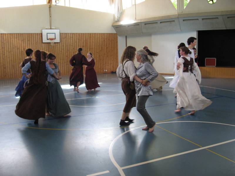 Circle dancing