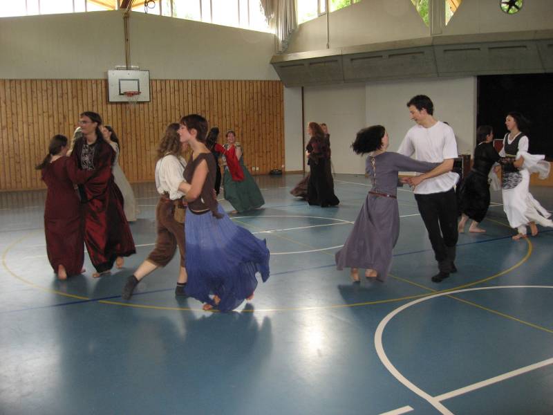Circle dancing