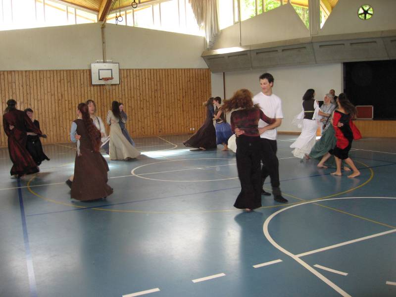 Circle dancing