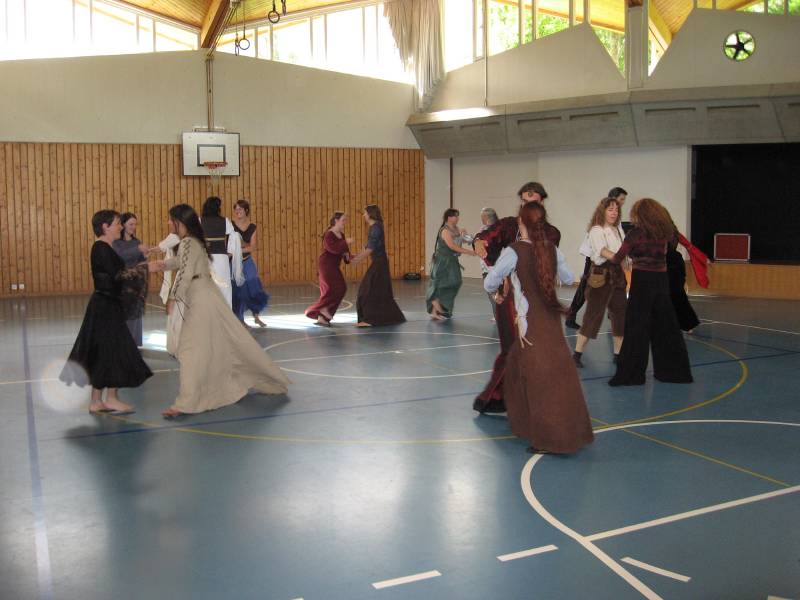 Circle dancing