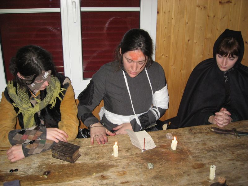 Islin speaks a spell of protection