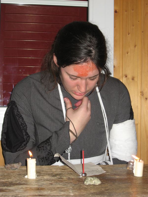Islin speaks a spell of protection